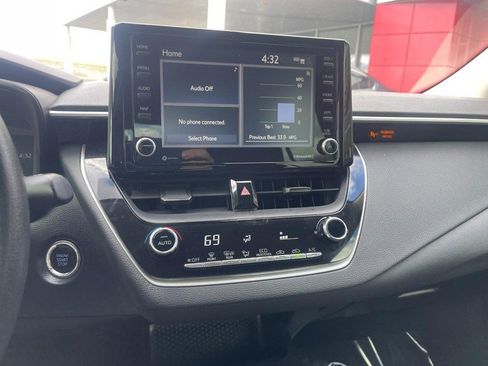 Used 2022 Toyota Corolla LE w/ LE Convenience Package image 16