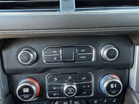Used 2023 GMC Yukon XL SLT image 24