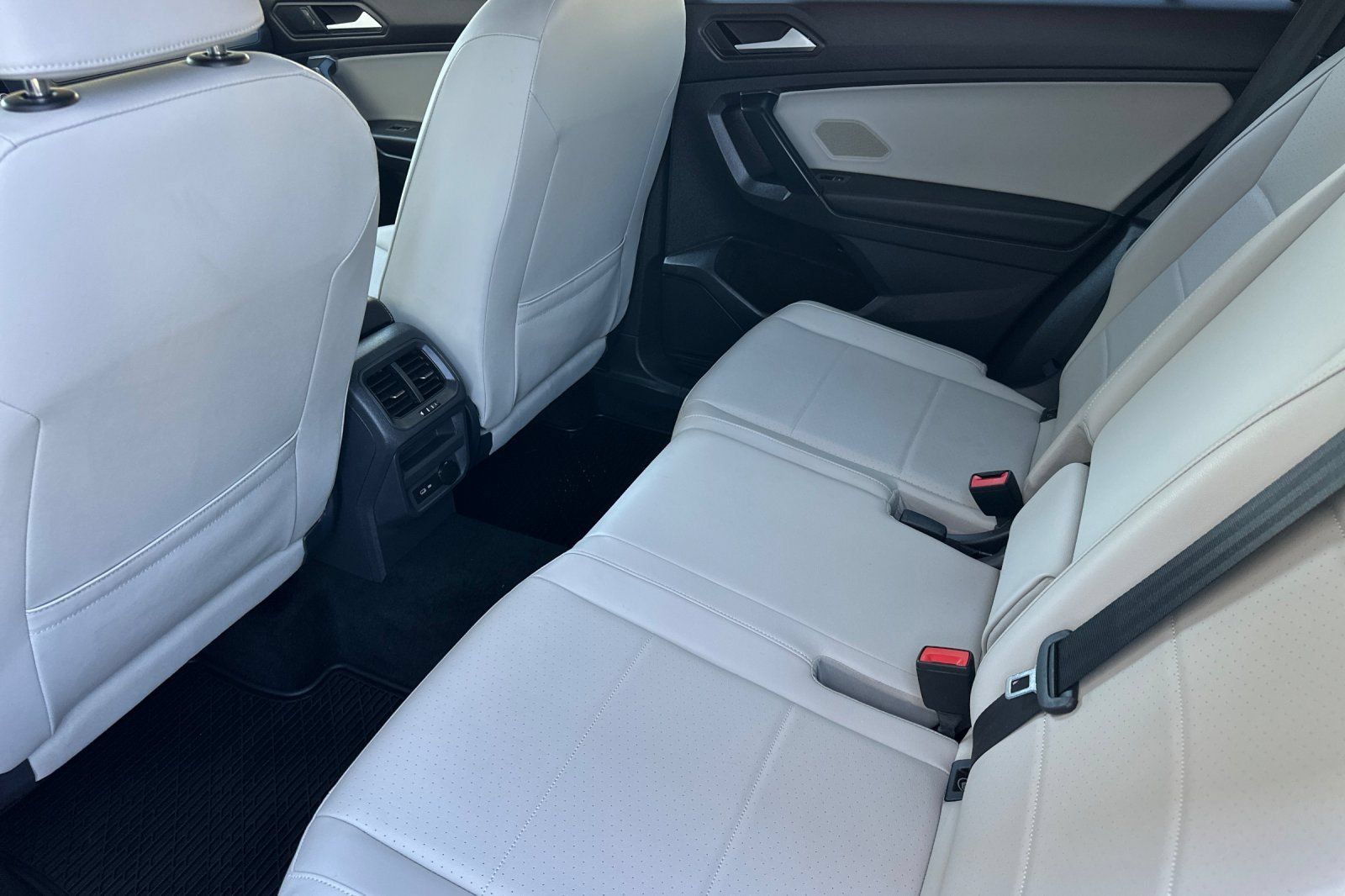 Used 2021 Volkswagen Tiguan SE R-Line AWD/4WD image 12