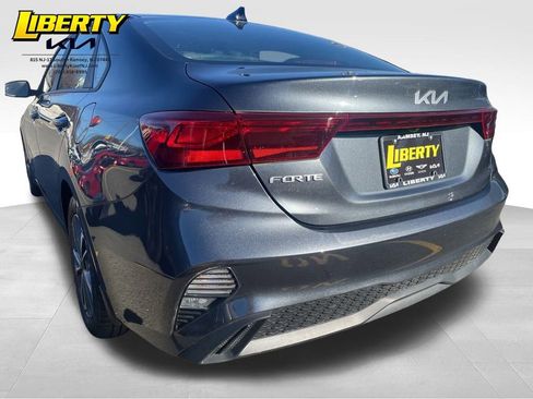Used 2022 Kia Forte LXS w/ LXS Technology Package image 5