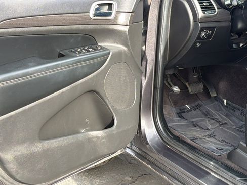 Used 2018 Jeep Grand Cherokee Altitude image 23