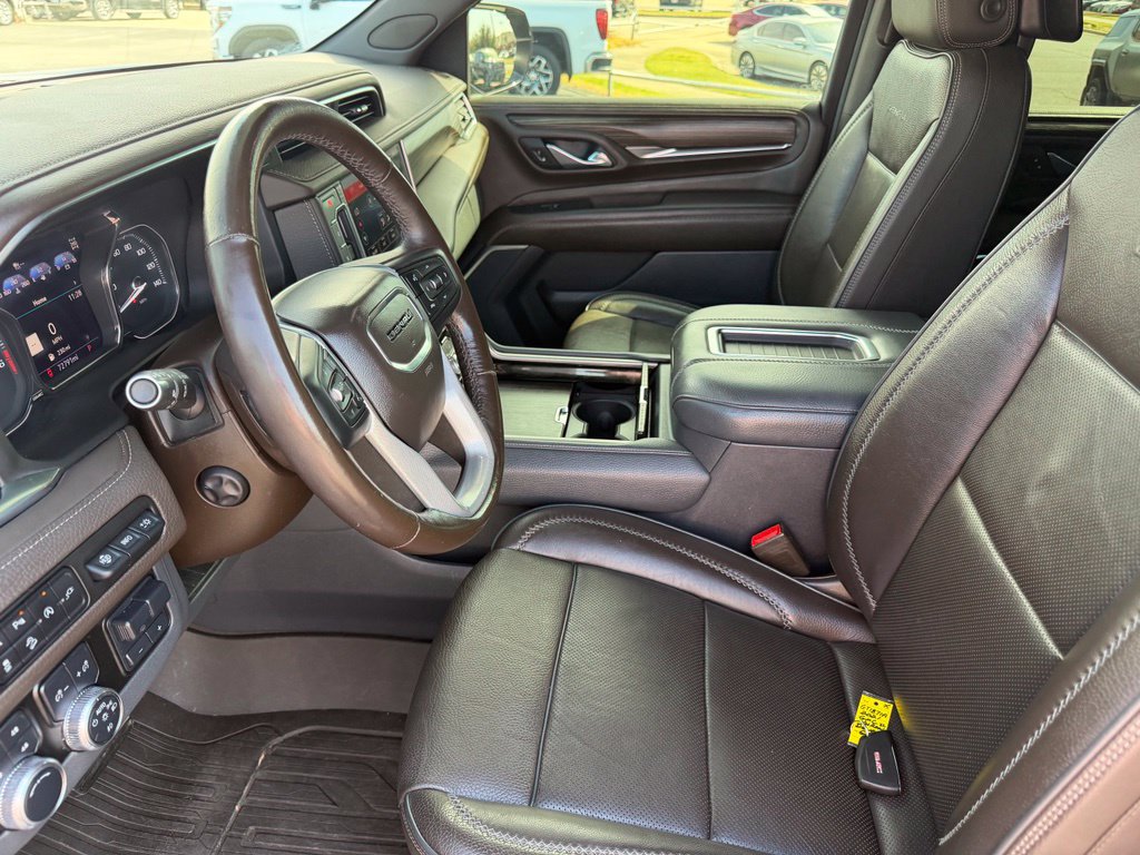 Used 2021 GMC Yukon XL Denali w/ Denali Premium Package AWD/4WD image 33