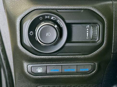 Used 2023 Jeep Wrangler Unlimited Sahara w/ Cold Weather Group AWD/4WD image 16