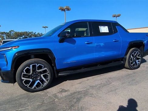 Certified 2025 Chevrolet Silverado EV RST image 4