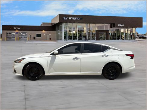 Used 2019 Nissan Altima 2.5 S image 2
