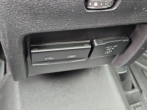 Used 2020 Jeep Cherokee Limited image 23