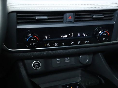 Certified 2023 Nissan Rogue SV image 35