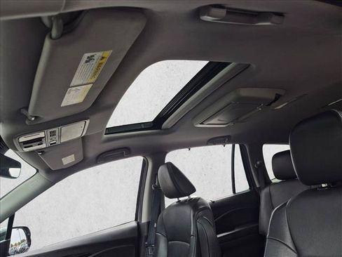 Used 2022 Honda Pilot Touring image 16