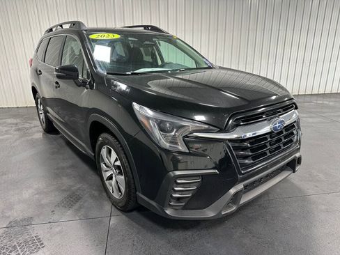 Used 2023 Subaru Ascent Premium image 2