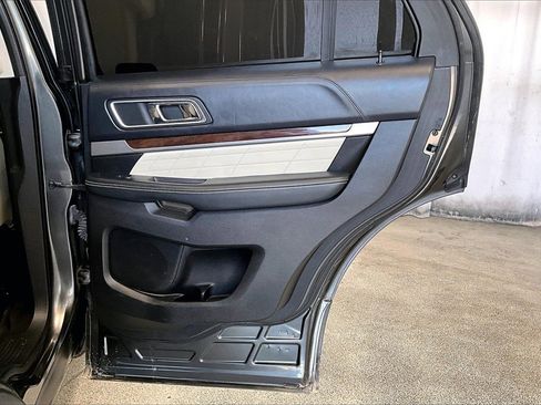 Used 2017 Ford Explorer Platinum image 23