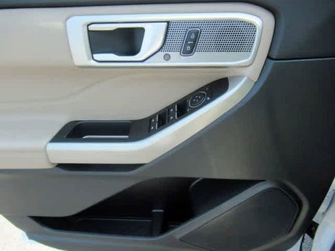 Used 2023 Ford Explorer Limited image 30