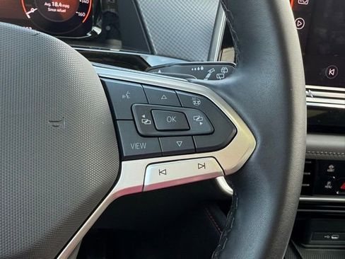 Used 2025 Volkswagen Atlas Peak Edition SE image 27