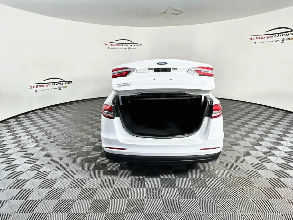 Used 2019 Ford Fusion SE FWD image 25