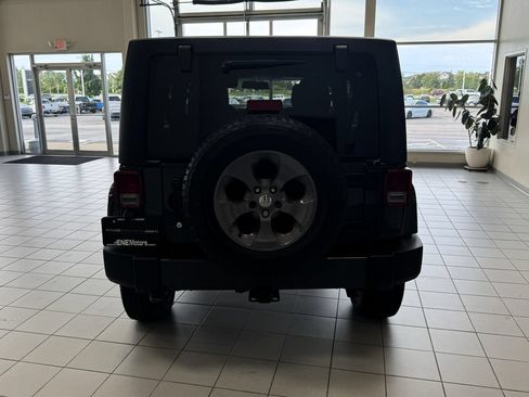 Used 2016 Jeep Wrangler Unlimited Sahara w/ Max Tow Package AWD/4WD image 5