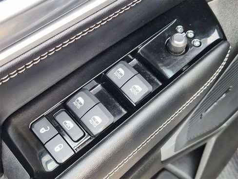 Used 2024 Jeep Wagoneer 4WD w/ Premium Group I image 27