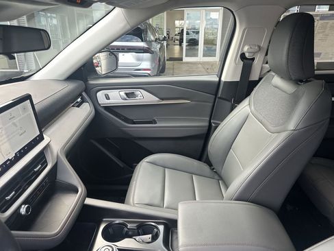 New 2026 Ford Explorer Active w/ Active Comfort Package AWD/4WD image 11