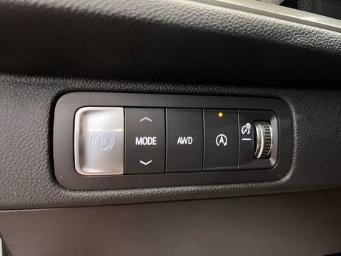 Used 2025 Chevrolet Traverse LT image 22