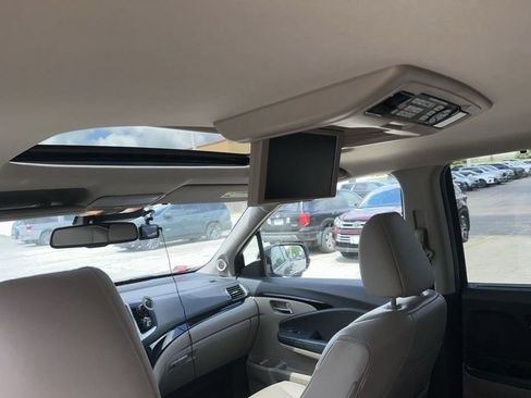 Used 2018 Honda Pilot Touring image 17