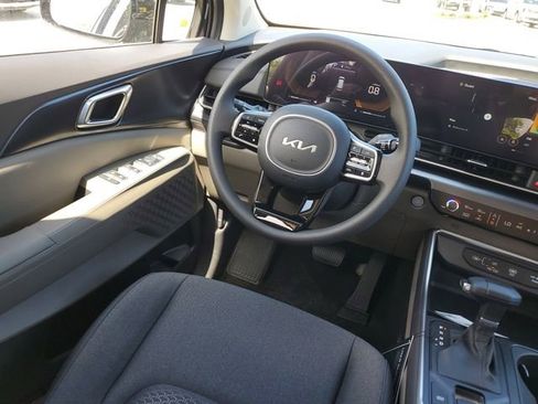 New 2026 Kia Carnival LX image 7