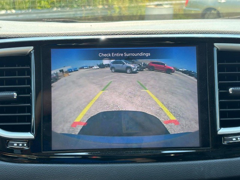 Used 2024 Chrysler Pacifica Touring-L FWD image 24
