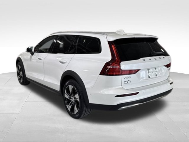 Used 2024 Volvo V60 B5 Cross Country Plus AWD/4WD image 3