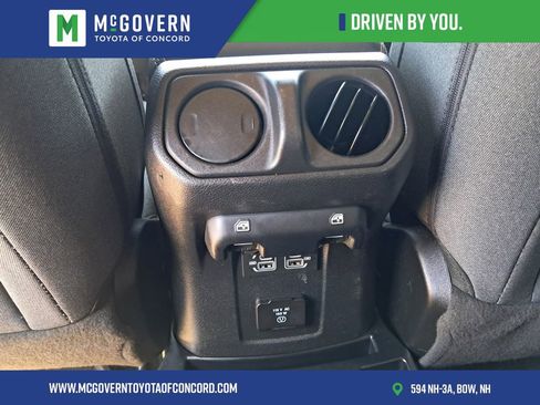 Used 2024 Jeep Wrangler Unlimited Sahara AWD/4WD image 19