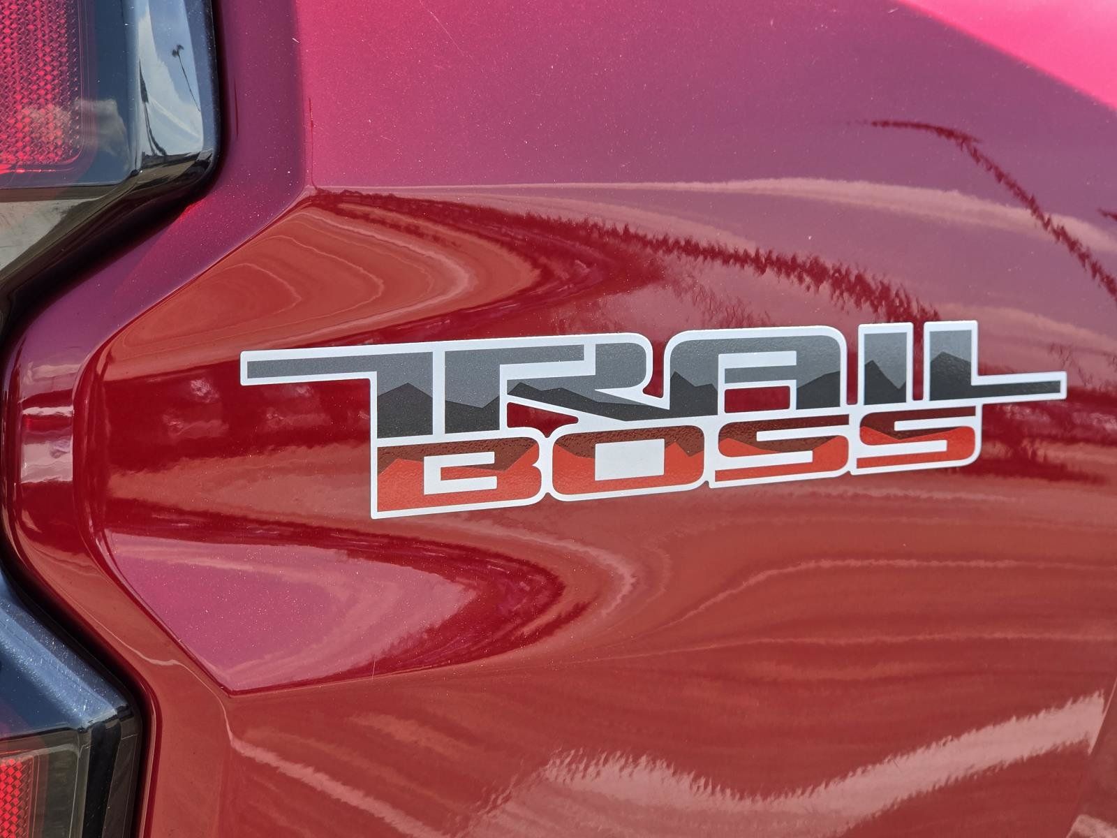 Used 2023 Chevrolet Colorado Trail Boss AWD/4WD image 5