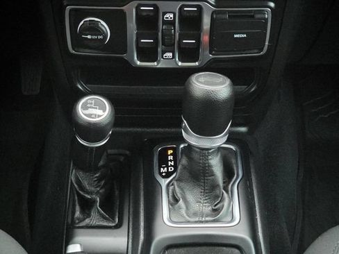 Used 2022 Jeep Wrangler Unlimited Sport AWD/4WD image 17