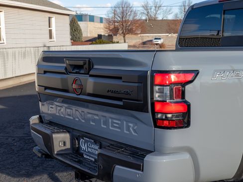 Used 2025 Nissan Frontier PRO-4X image 30