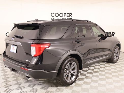 Used 2022 Ford Explorer XLT w/ Equipment Group 202A AWD/4WD image 23