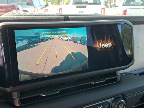 Used 2025 Jeep Wrangler Unlimited Sahara w/ Safety Group AWD/4WD image 17