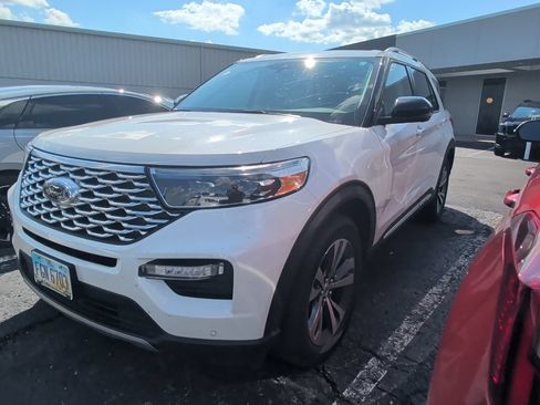 Used 2020 Ford Explorer Platinum w/ Premium Technology Package AWD/4WD image 3