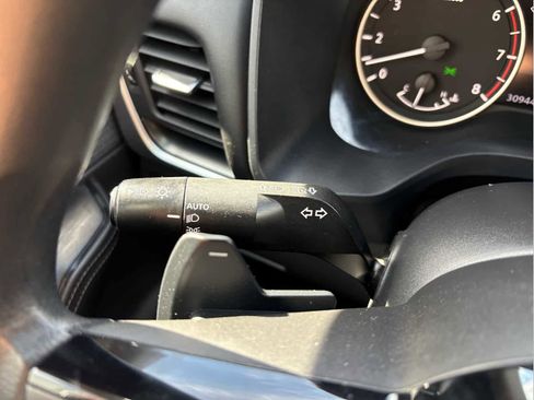 Used 2023 Nissan Rogue SV image 25