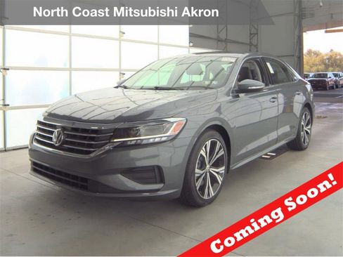 Used 2021 Volkswagen Passat 2.0T SE image 1