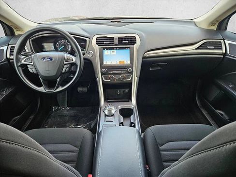Used 2018 Ford Fusion SE w/ Fusion SE Technology Package image 15