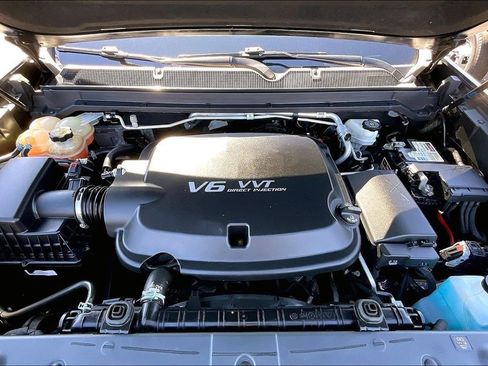 Used 2017 GMC Canyon SLE w/ SLE Convenience Package image 9