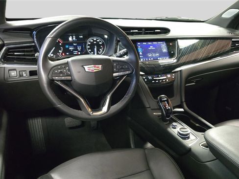 Used 2025 Cadillac XT6 Premium Luxury image 18
