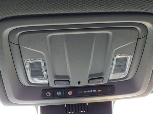 Used 2023 Chevrolet Silverado 1500 LT image 30