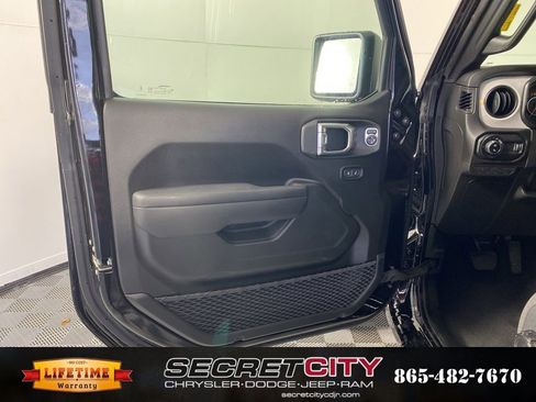 New 2025 Jeep Gladiator Sport image 12