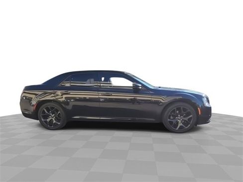 Used 2020 Chrysler 300 Touring w/ Sport Appearance Package image 9