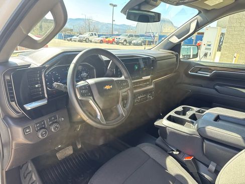 Used 2024 Chevrolet Silverado 1500 LT w/ Z71 Off-Road Package image 7