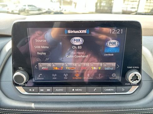 Used 2023 Nissan Rogue SV image 12