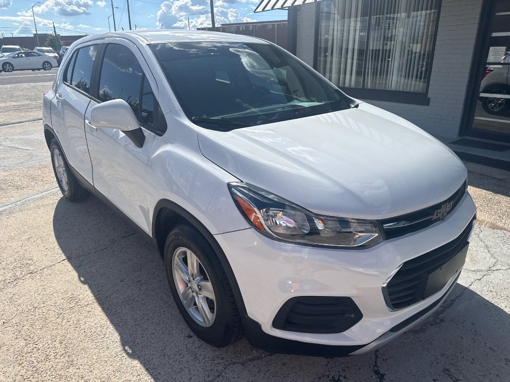 Used 2019 Chevrolet Trax LS w/ Tint and Cruise Package FWD image 2