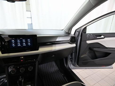 Used 2025 Volkswagen Taos S image 27