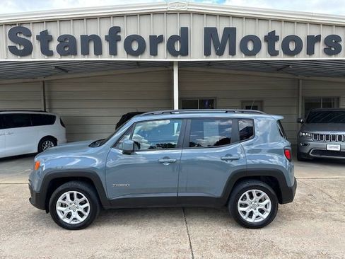 Used 2018 Jeep Renegade Latitude w/ Cold Weather Group image 10