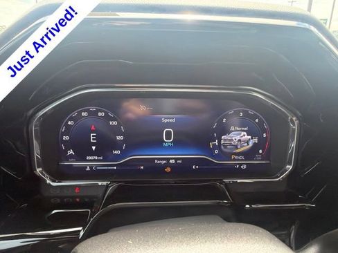 Used 2025 Chevrolet Silverado 2500 ZR2 w/ Technology Package AWD/4WD image 11