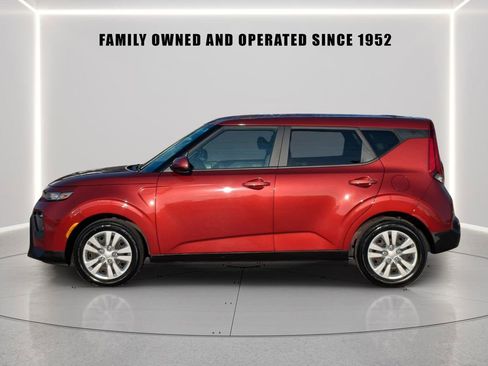Used 2022 Kia Soul LX FWD image 3