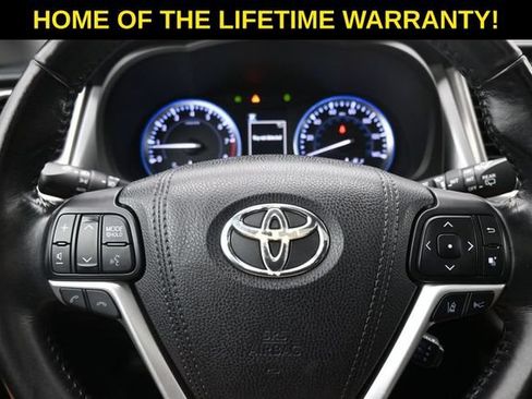 Used 2017 Toyota Highlander SE AWD/4WD image 17