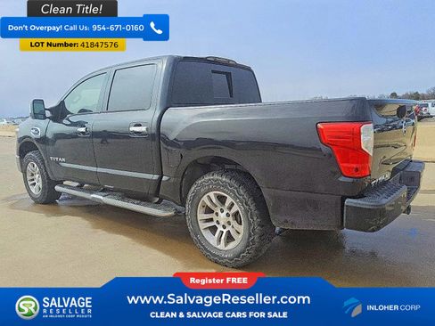 Used 2017 Nissan Titan SV image 3