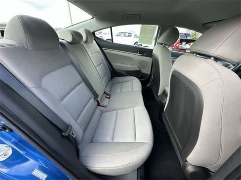 Used 2017 Hyundai Elantra SE image 18